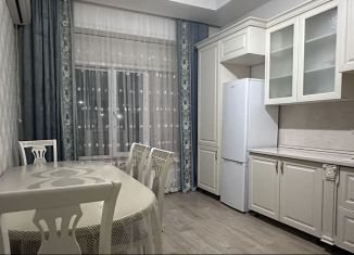 Сдам 2-ком. квартиру, 60 м2, Дагестан, улица Хуршилова, 15