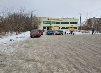 Продам торговую площадь, 2000 м2, Каменск-Уральский, улица 1 Мая, 25