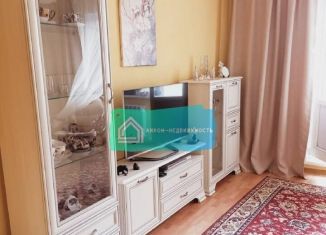 Продам 2-ком. квартиру, 54 м2, Красноярск, улица Карамзина, 11