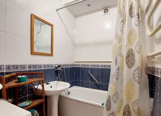 Продается двухкомнатная квартира, 58 м2, посёлок городского типа Партенит, улица Победы, 19