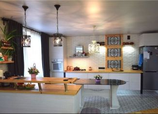 Четырехкомнатная квартира на продажу, 121.7 м2, Татарстан, улица Татарстан, 8