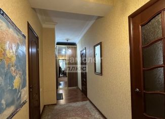 Продается двухкомнатная квартира, 70 м2, Махачкала, улица Селивантьева, 32