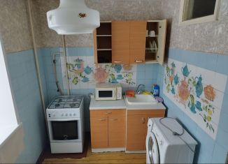 Сдаю в аренду 2-комнатную квартиру, 52 м2, Кунгур, улица Космонавтов, 9