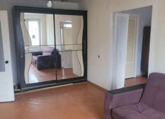 Сдается в аренду двухкомнатная квартира, 43 м2, Гатчина, улица Володарского, 5