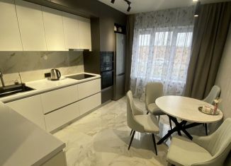 Сдам двухкомнатную квартиру, 60 м2, деревня Хотицы, Загородная улица, 1