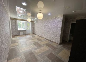 Продажа 2-комнатной квартиры, 62 м2, Абакан, улица Авиаторов, 4