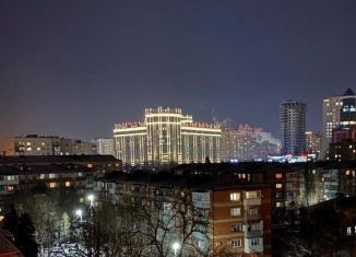 Сдача в аренду 3-ком. квартиры, 90 м2, Краснодар, улица Воровского, улица Воровского