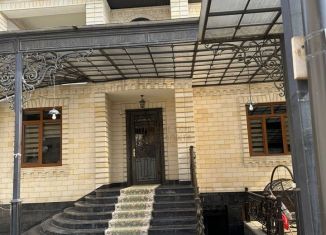 Продаю дом, 400 м2, Нальчик, улица Кирова, 168, район Центр