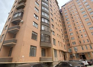 Продаю 3-ком. квартиру, 102 м2, Каспийск, Кавказская улица, 4