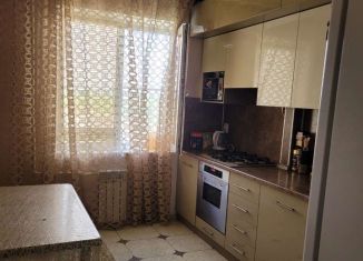 Продажа трехкомнатной квартиры, 64 м2, Черкесск, улица Гутякулова, 32, микрорайон Родина