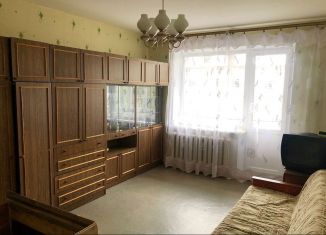 Продается 1-комнатная квартира, 38 м2, Окуловка, улица Островского, 46к2