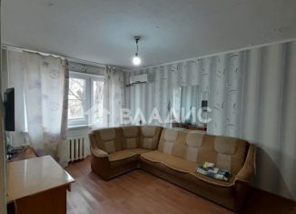 Продается 3-комнатная квартира, 58 м2, Элиста, улица Юрия Клыкова, 130, 2-й микрорайон