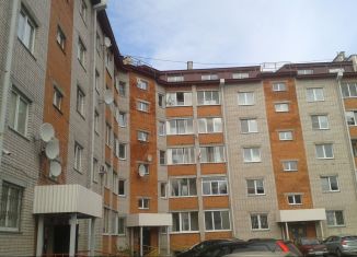 Сдается двухкомнатная квартира, 64 м2, Петрозаводск, Промышленная улица, 10