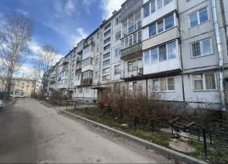Продается 4-комнатная квартира, 62 м2, Ленинградская область, улица Карла Маркса
