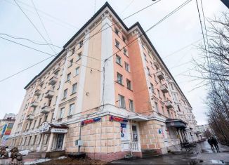 Продам двухкомнатную квартиру, 51.2 м2, Мурманск, проспект Ленина, 45