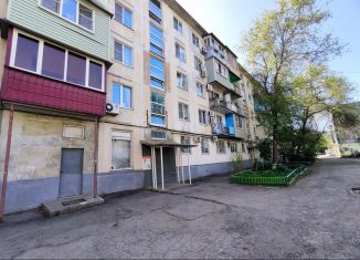 Продается трехкомнатная квартира, 49 м2, Астрахань, Ленинский район, улица Савушкина, 26