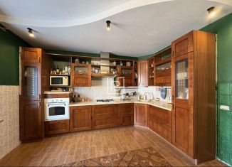 Продам трехкомнатную квартиру, 103.4 м2, Калуга, улица Луначарского, 9/2