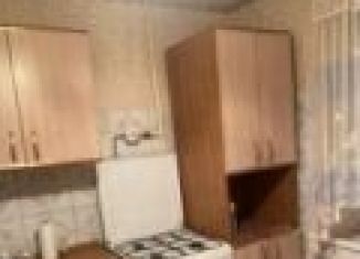 Сдается в аренду двухкомнатная квартира, 47 м2, Валдай, улица Радищева, 26