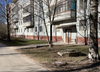 Сдаю в аренду помещение свободного назначения, 16.7 м2, Кириши, улица Строителей, 7