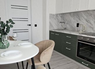 Сдается в аренду двухкомнатная квартира, 56 м2, Йошкар-Ола, Пролетарская улица, 9Б