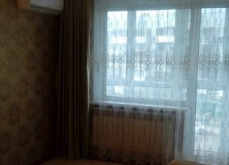 Продаю трехкомнатную квартиру, 68 м2, Новошахтинск, улица Радио