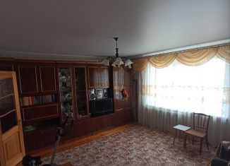 Продается трехкомнатная квартира, 69 м2, Пикалёво, улица Металлургов