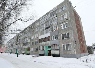 Продам 3-ком. квартиру, 69 м2, поселок городского типа Мурыгино, улица Молодой Гвардии, 1