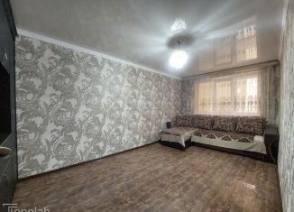 Сдается двухкомнатная квартира, 52 м2, Нальчик, улица Мальбахова, 64, район Стрелка
