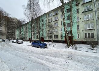 Сдается четырехкомнатная квартира, 49.5 м2, Санкт-Петербург, улица Костюшко, 98, метро Московская