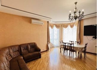 Сдается четырехкомнатная квартира, 150 м2, Махачкала, Советский район, проспект Имама Шамиля, 52