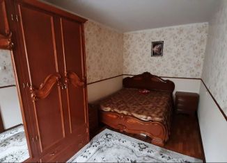 Сдается в аренду 3-комнатная квартира, 64 м2, Серпухов, Советская улица, 100Г