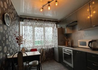 Продается 3-комнатная квартира, 63.7 м2, Санкт-Петербург, проспект Большевиков, 33к1, метро Улица Дыбенко