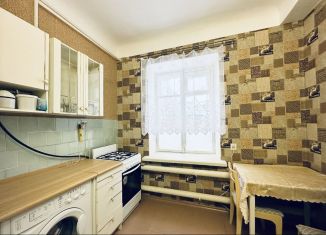 Продаю 2-ком. квартиру, 46.1 м2, Березники, улица Гагарина, 6