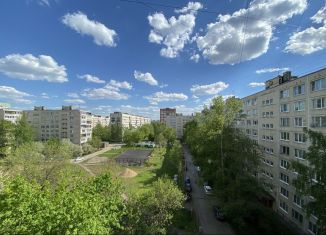 Сдаю в аренду однокомнатную квартиру, 30 м2, Санкт-Петербург, Купчинская улица, 8к1