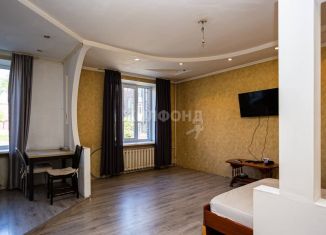 Продажа 3-ком. квартиры, 77 м2, Новокузнецк, улица Ленина, 83