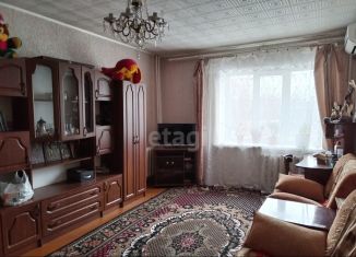 Продам 4-ком. квартиру, 70 м2, Балашов, улица Менделеева, 4А