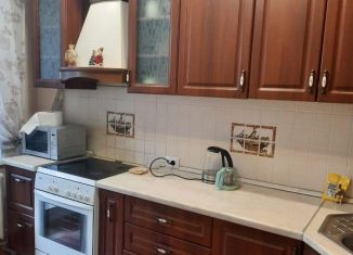 Сдается в аренду 2-комнатная квартира, 63 м2, Тюмень, улица Чернышевского, 2А