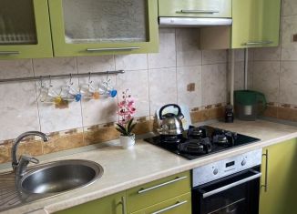 Сдается в аренду двухкомнатная квартира, 49 м2, Магнитогорск, улица Труда, 21