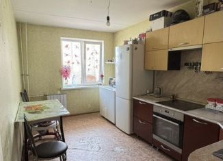 Продаю двухкомнатную квартиру, 60 м2, Арамиль, улица 1 Мая, 69