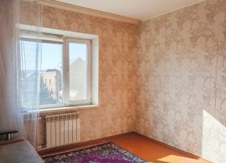 Продаю 2-ком. квартиру, 52.2 м2, Майкоп, улица 12 Марта, 146