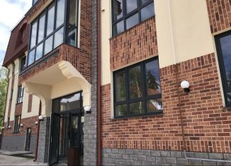 Продам 3-комнатную квартиру, 96 м2, Калининград, улица Ватутина, 38А, Центральный район
