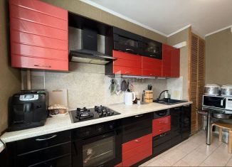 Продается 3-ком. квартира, 65.2 м2, Новороссийск, улица Алексеева, 25