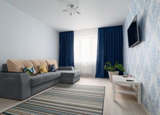 Аренда двухкомнатной квартиры, 70 м2, Краснодар, улица имени Жлобы, 139