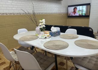 Сдача в аренду 2-ком. квартиры, 75 м2, Геленджик, улица Леселидзе, 10
