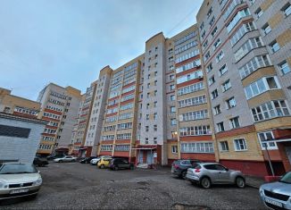 Продажа трехкомнатной квартиры, 70 м2, Киров, Солнечная улица, 37