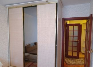 Сдается в аренду трехкомнатная квартира, 70 м2, Тихвин, микрорайон 1А, 10