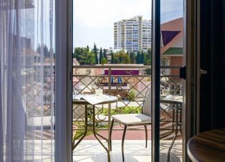 Продам 2-ком. квартиру, 50 м2, Сочи, улица Павлика Морозова, 24, микрорайон Центральный