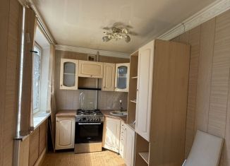 Сдам в аренду 3-комнатную квартиру, 55 м2, Грозный, улица Дьякова, 5, 3-й микрорайон