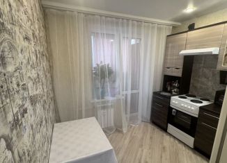 Сдаю в аренду 1-ком. квартиру, 35 м2, поселок городского типа Стройкерамика, улица Академика Дмитрия Козлова, 1