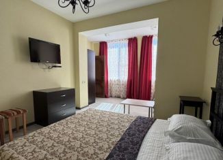 Сдаю комнату, 30 м2, Геленджик, улица Серафимовича, 2